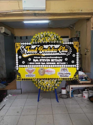 Papan Bunga di Lembah Dolopo